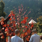 Visiting Pagodas On New Year Days